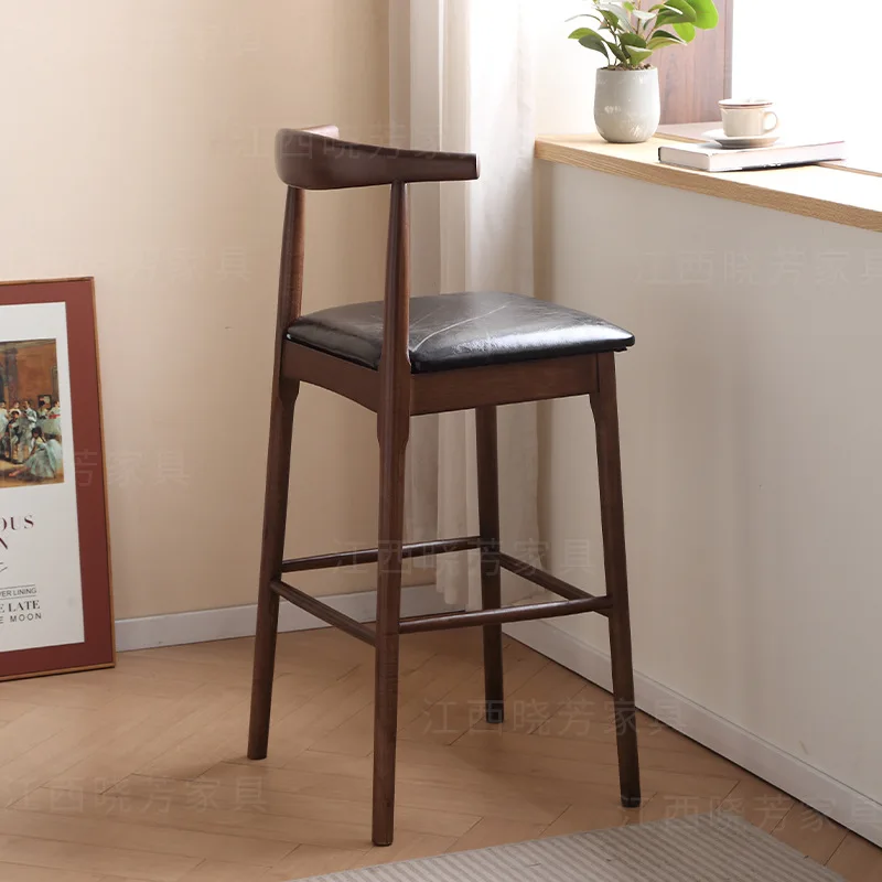 Retro middeleeuwse stoel van m - Home Bar Lounge recensie en prijs